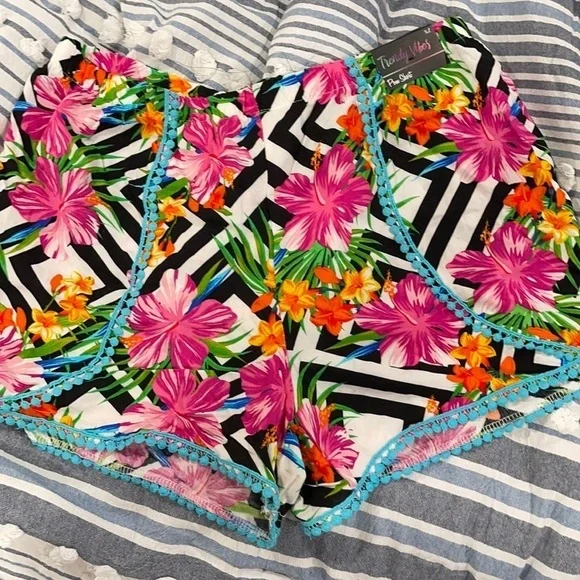 Floral shorts - Picture 1 of 3